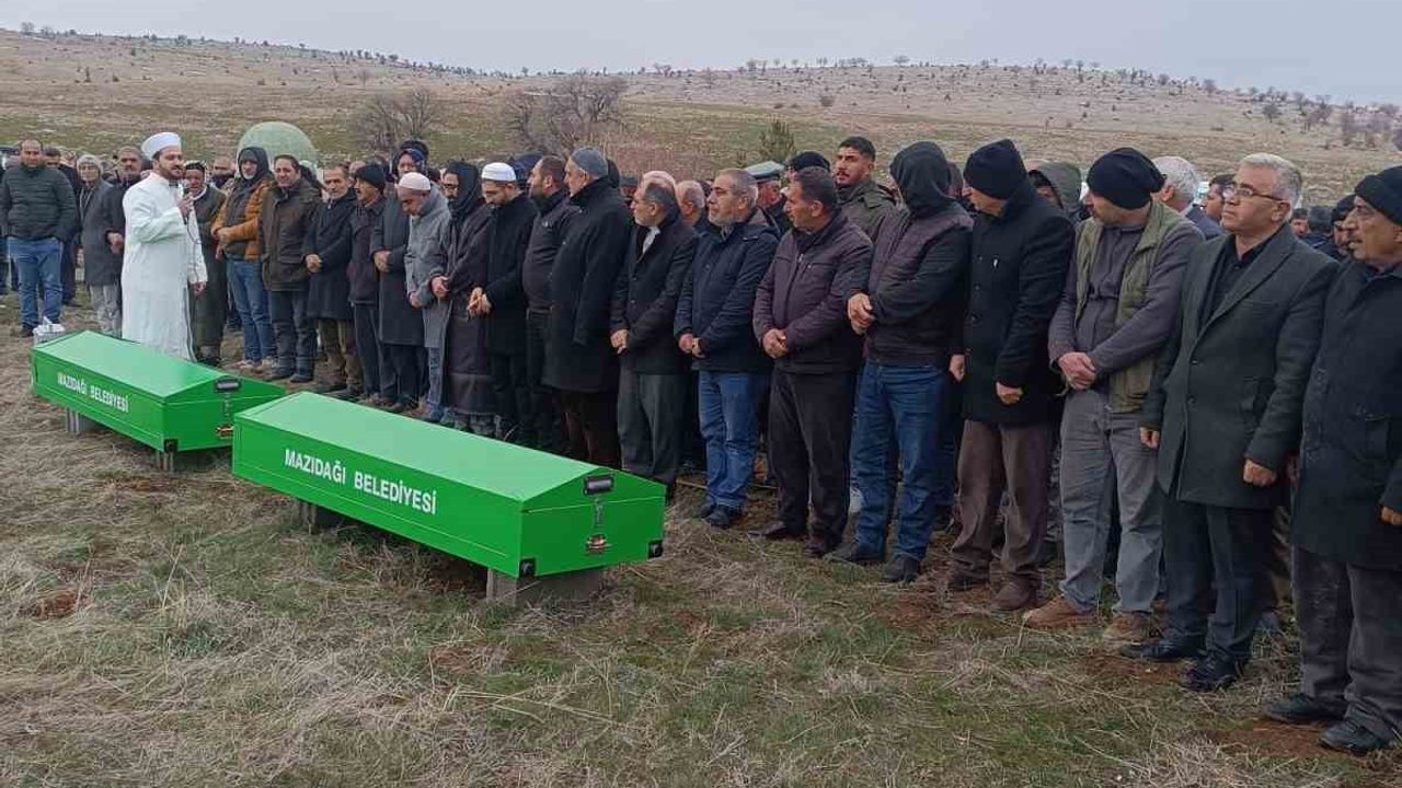 Mardin Mazıdağı'nda karnelerini alan iki çocuk buz tutan gölde hayatını kaybetti