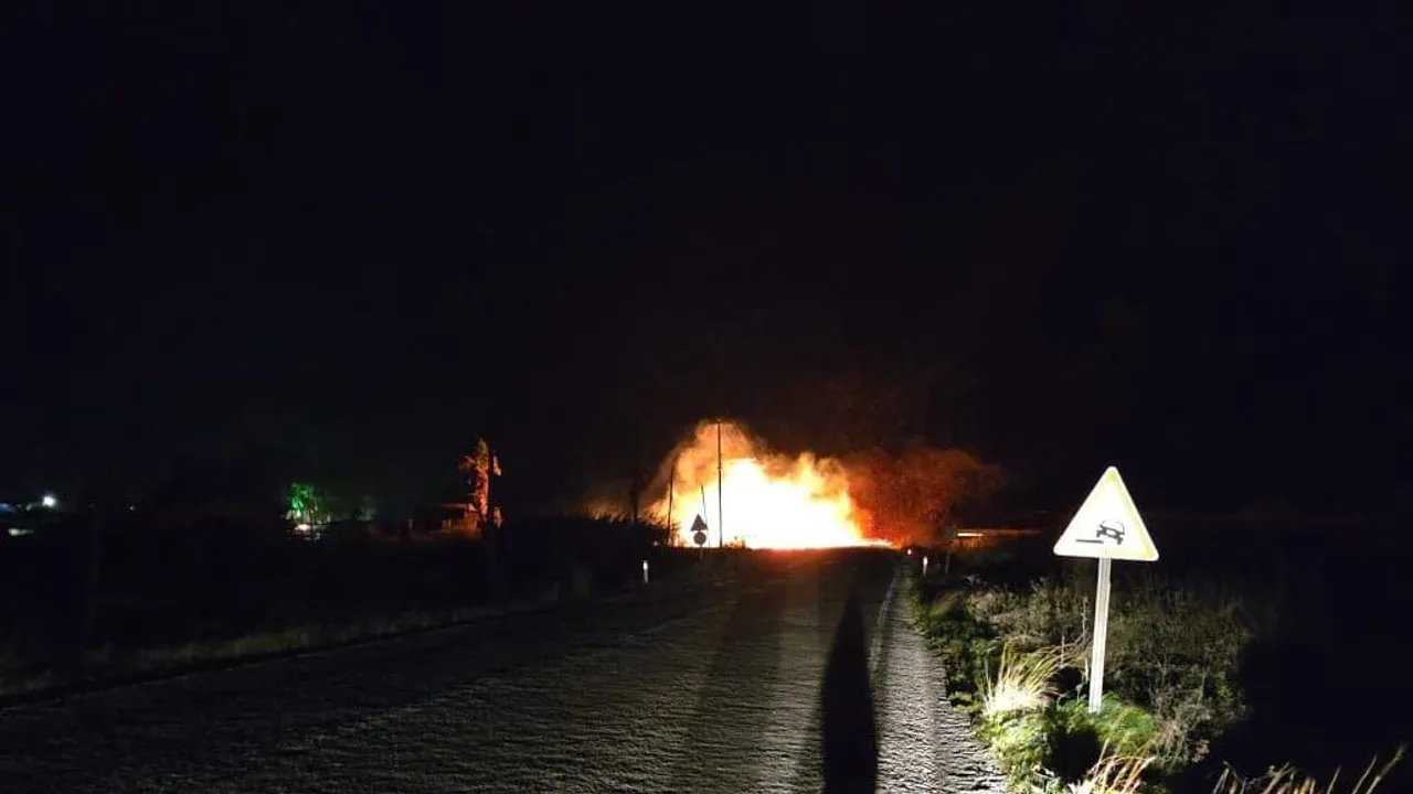 Marmaris'te fırtına nedeniyle kopan elektrik tellerinin yol açtığı yangın kontrol altına alındı