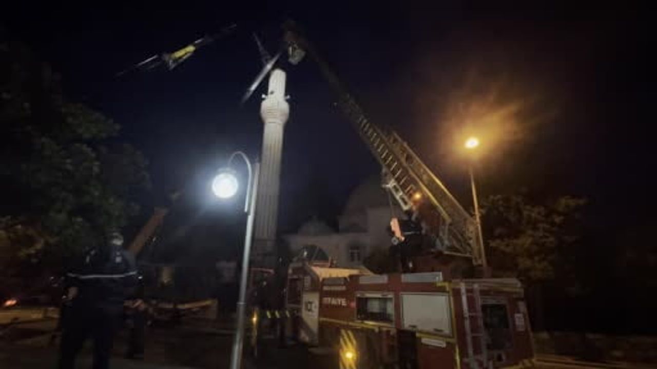 Marmaris'te fırtınada zarar gören cami minaresinin külahı için çalışma başlatıldı