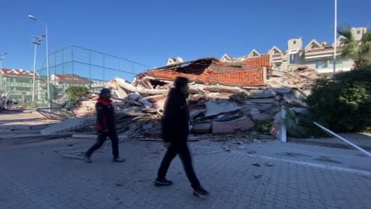 Marmaris’te güçlendirme çalışması yapılan Begonville Hotel çöktü