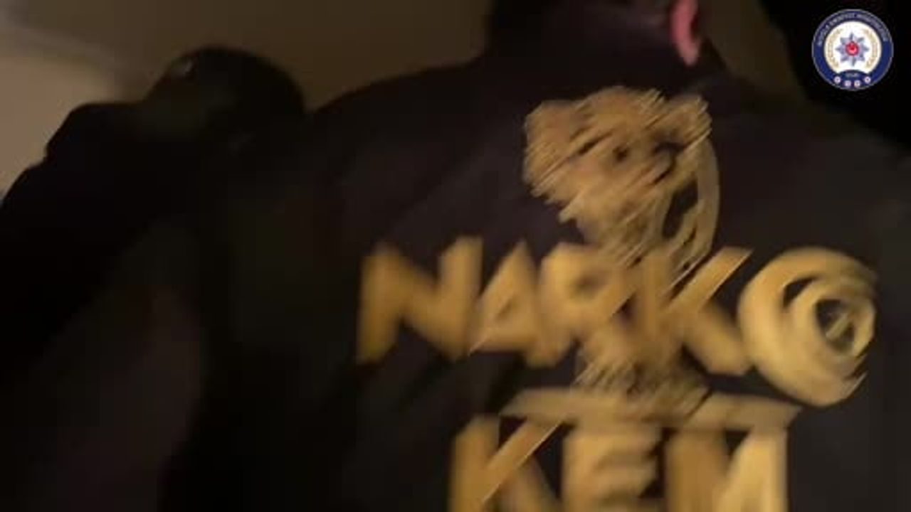 Marmaris'te uyuşturucu operasyonu: 5 şüpheli tutuklandı, 7 kilo 68 gram esrar ele geçirildi