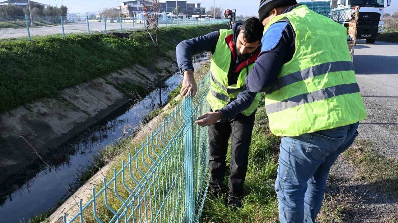 MASKİ, Manisa'da tehlike arz eden derelere 12 kilometrelik korkuluk ve ıslah çalışması başlattı