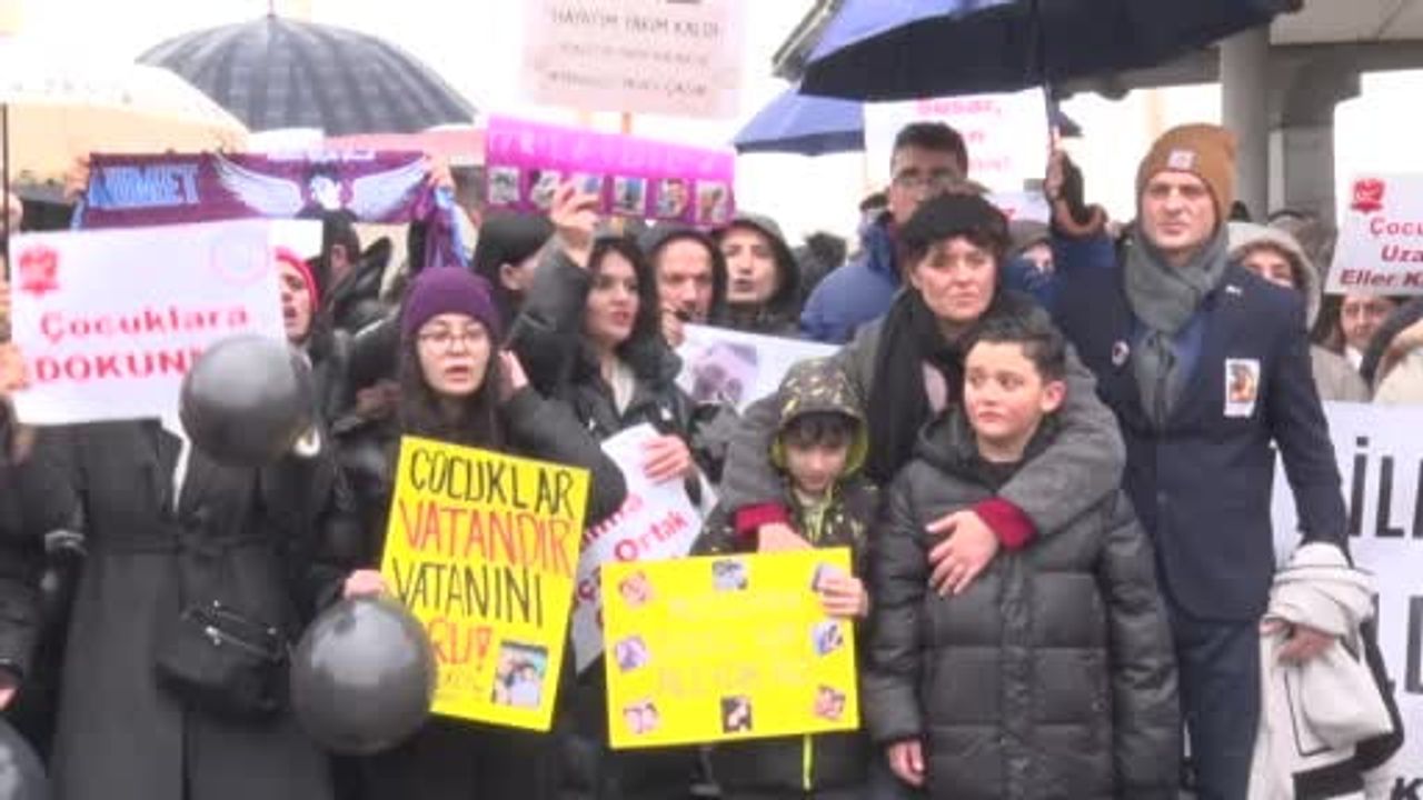 Mattia Ahmet Minguzzi Salı Pazarı’nda Anıldı: Güvercin ve Kaykay Heykeli Dikildi