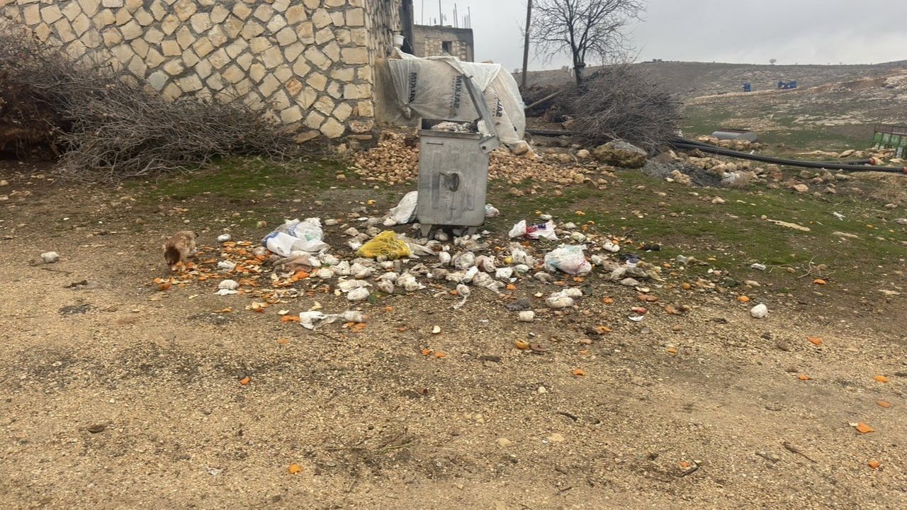 Mazıdağı'nda çöp toplama aksaması köy sakinlerinin tepkisini çekti