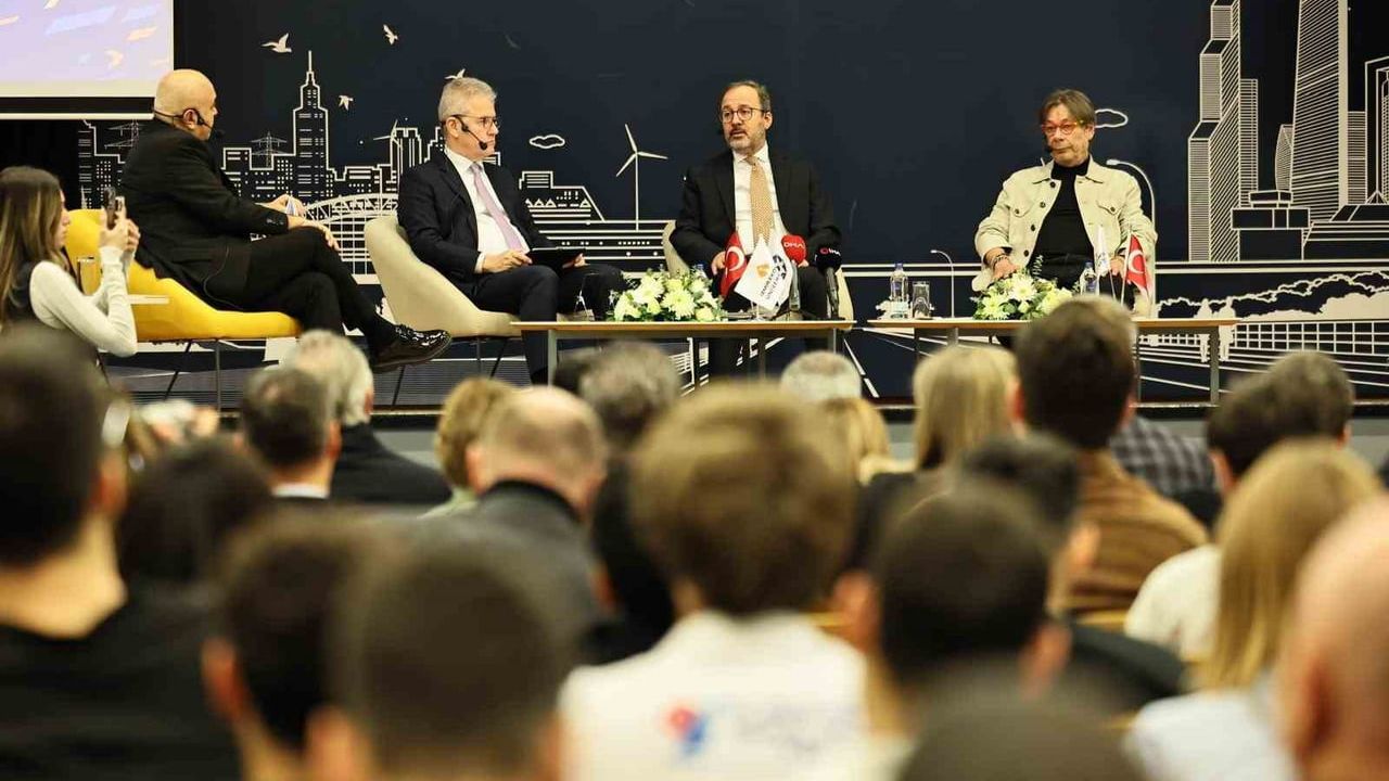 Mehmet Kasapoğlu: Türkiye'de Güçlü Spor Tesisi Altyapısı ve Dijital Medyada Sorumluluk Vurgusu