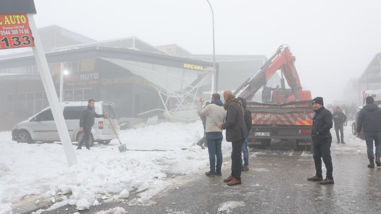 Mehmet Kuş, kar nedeniyle sundurmaları çöken esnafı ziyaret etti