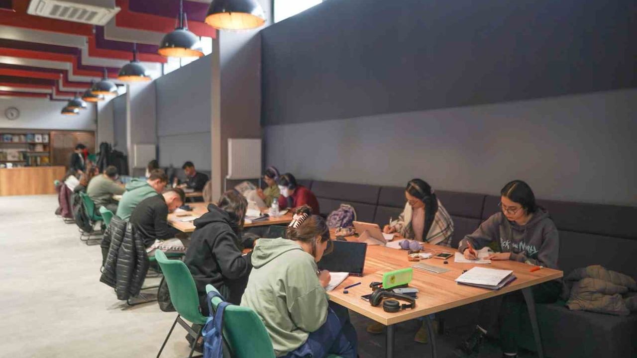 Melikgazi Akıl Küpü Kütüphaneleri, Yarıyıl Tatilinde Binlerce Öğrenciye Ev Sahipliği Yapıyor