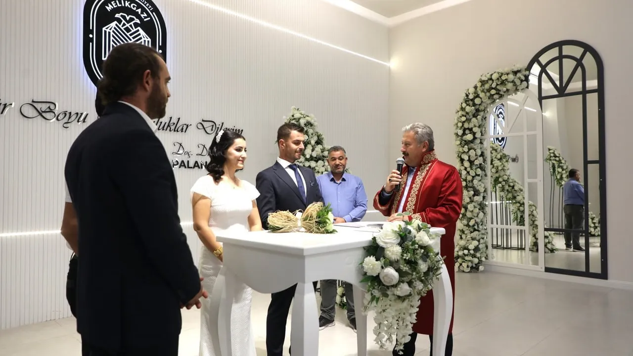 Melikgazi'de 2025'te 4 bin çift evlendi: Yenilenen nikâh salonları hizmete girdi