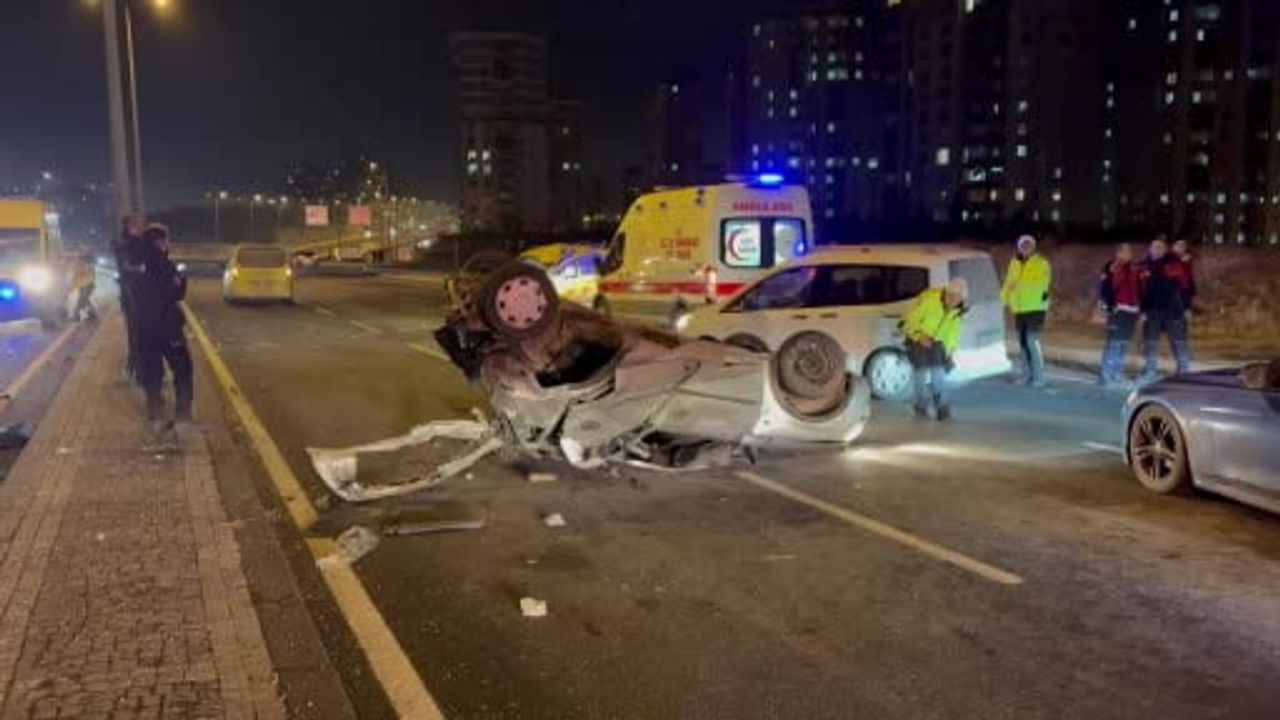 Melikgazi'de kontrolünü kaybeden otomobil taksiyle çarpıştı: 3 yaralı, 1’i ağır