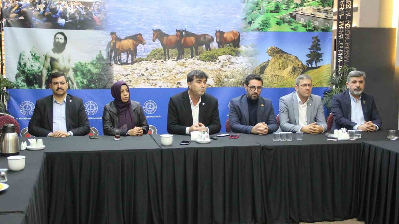 Memur-Sen Manisa’dan 4688 Sayılı Kanun Çağrısı: Emekliler İçin 12'nci İş Kolu Hedefi