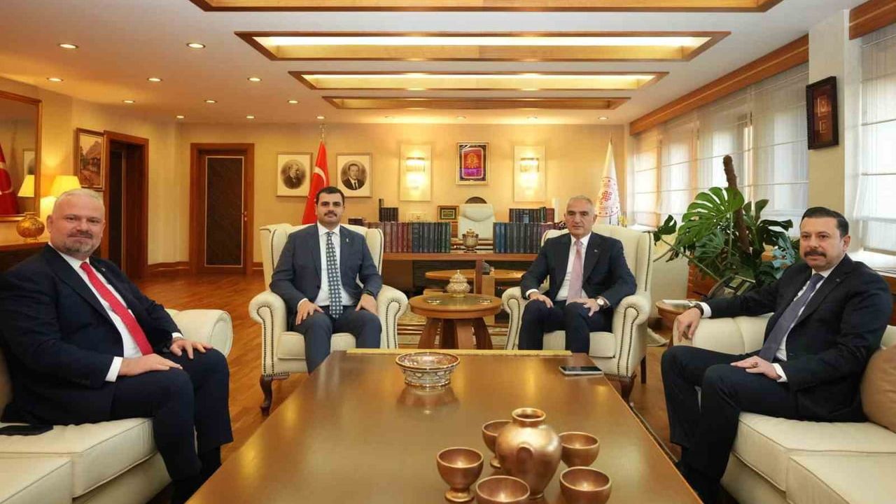 Menemen Belediye Başkanı Aydın Pehlivan'in Ankara ziyareti: Ödül töreni ve üst düzey görüşmeler