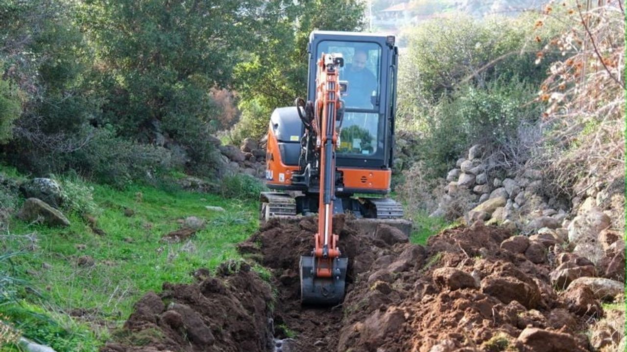Menemen Belediyesi, Ayvacık'ta 130 yıla yakın sulama sorununu sondaj ve damla sulamayla çözüyor