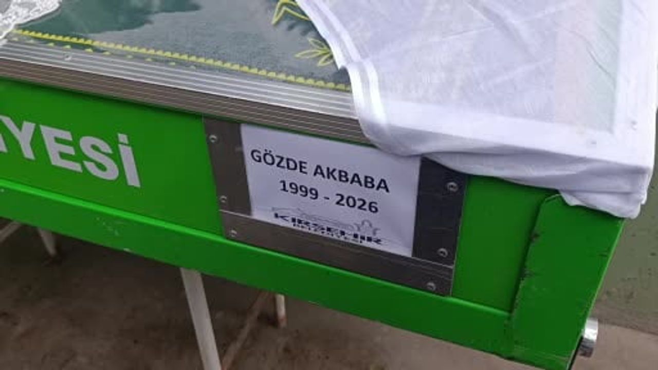 Menemen'de eski erkek arkadaşının silahlı saldırısında hayatını kaybeden Gözde Akbaba Kırşehir'de defnedildi