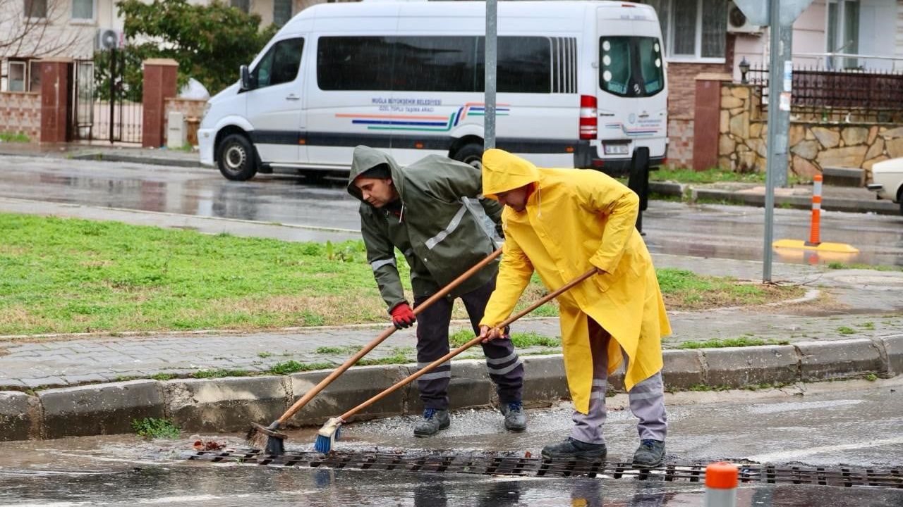 Menteşe Belediyesi ekipleri 24 saat kesintisiz müdahalede bulundu