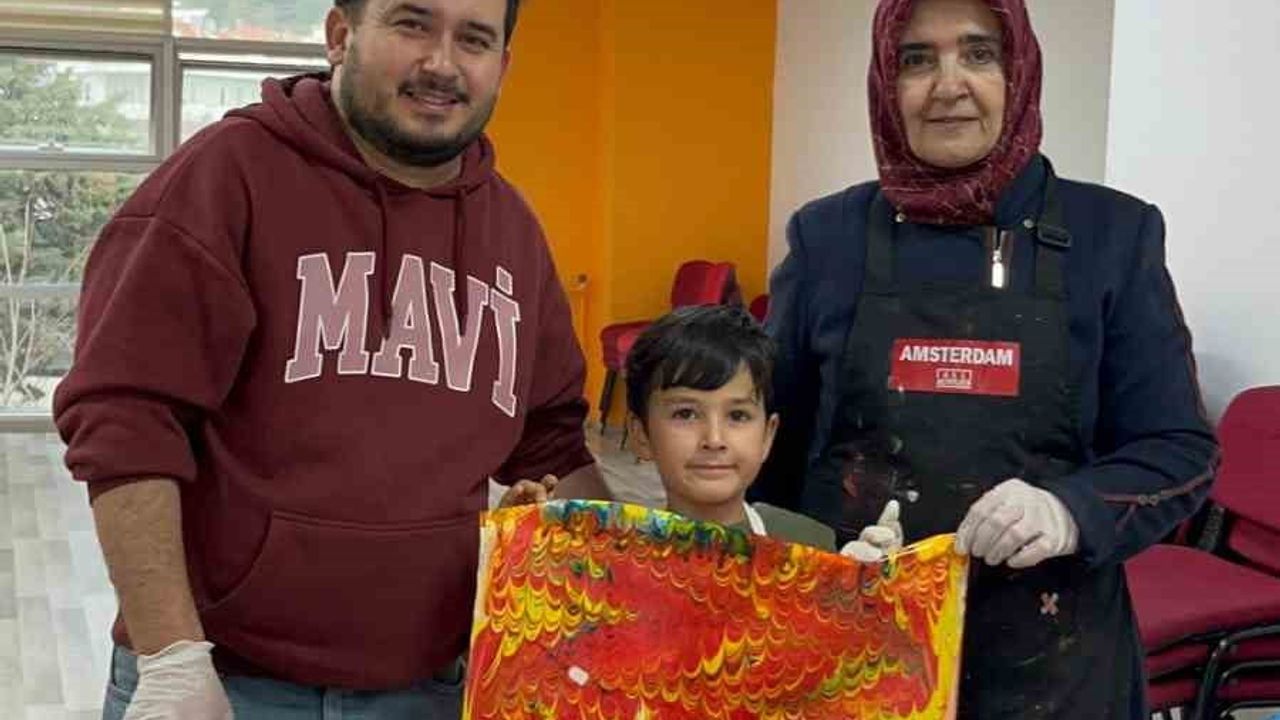 Menteşe'de Aileler ve Çocuklar 'Okullar Merkezimizde' Kapsamında Ebru Sanatıyla Buluştu