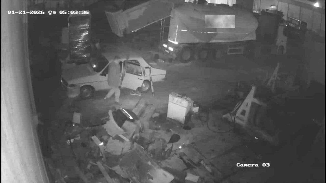 Menteşe'de sanayiden hurda çaldığı iddia edilen 2 şüpheli Balıkesir'de yakalandı