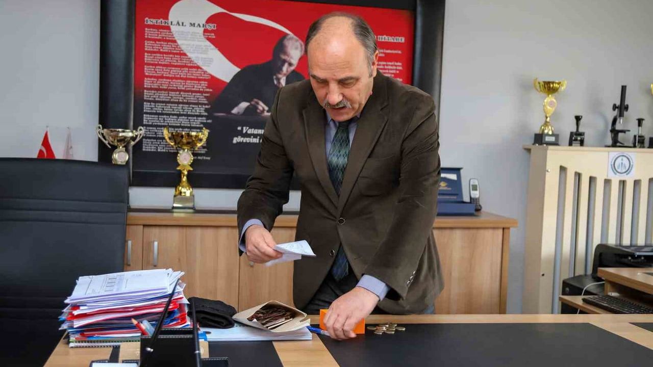 Merkez Atatürk Ortaokulu'nda 'Erdemli Öğrenciler' uygulaması dürüstlüğü ve aidiyeti pekiştiriyor