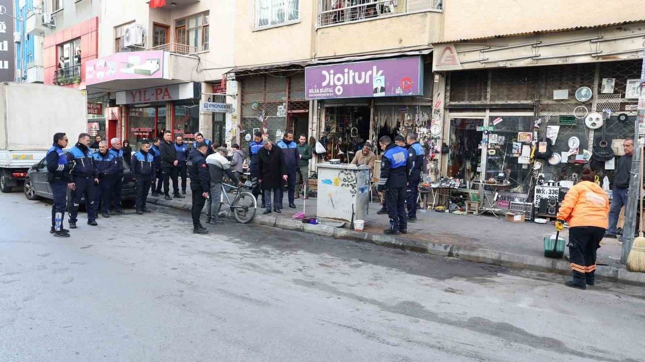 Mersin Akdeniz'de Kaldırım ve Yol İşgallerine Karşı Geniş Zabıta Denetimi