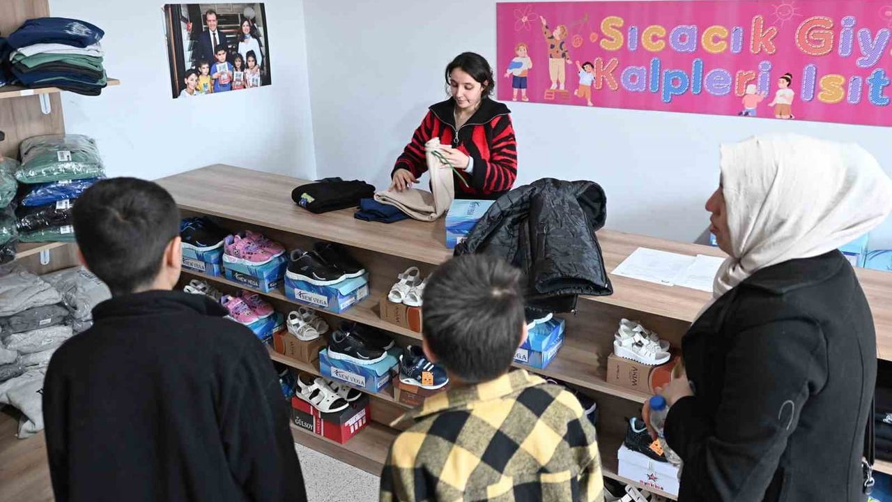 Mersin Büyükşehir Belediyesi’nin Kıyafet Evleri dar gelirli ailelerin giyim yükünü azaltıyor
