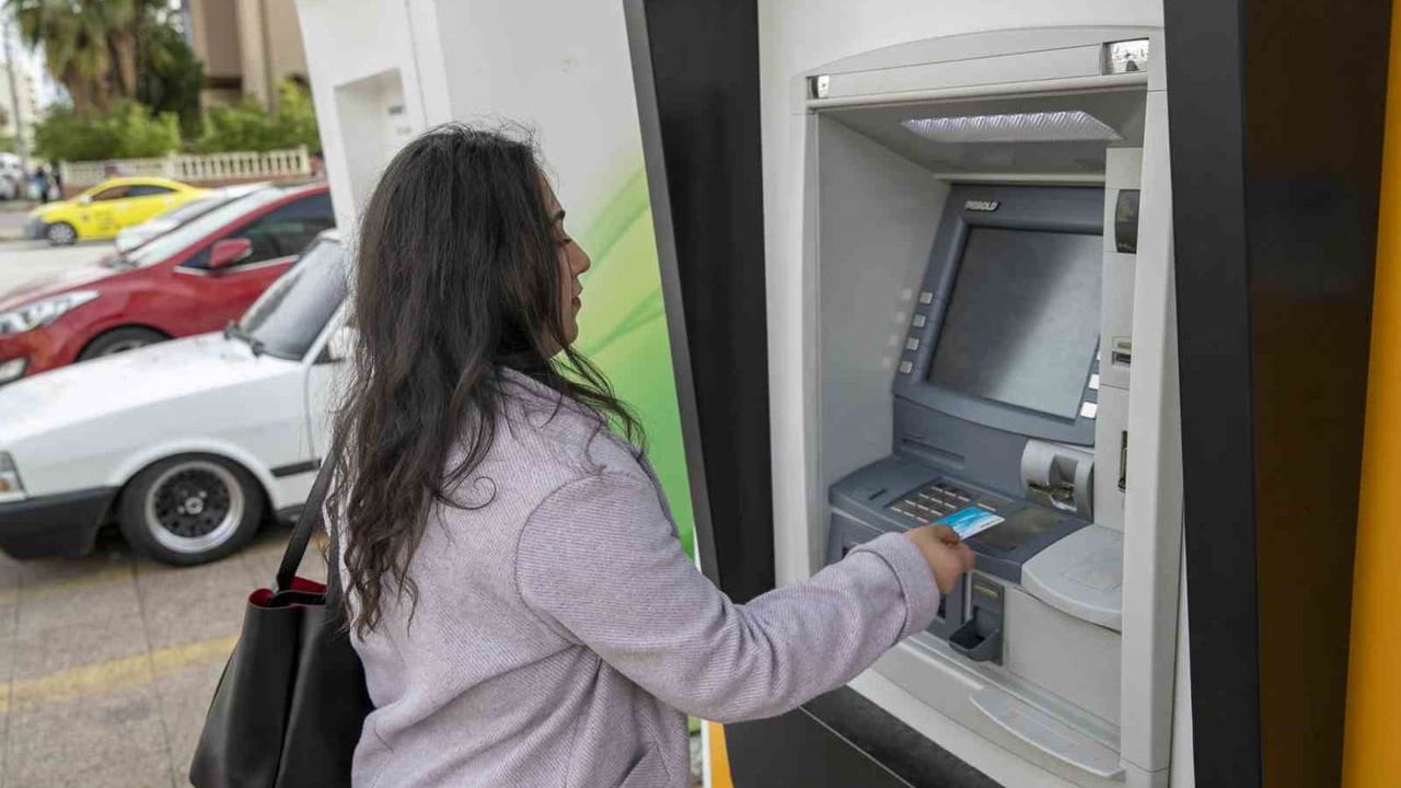 Mersin Büyükşehir Belediyesi ocak ayı Halk Kart ve öğrenim yardımı ödemelerini yatırdı