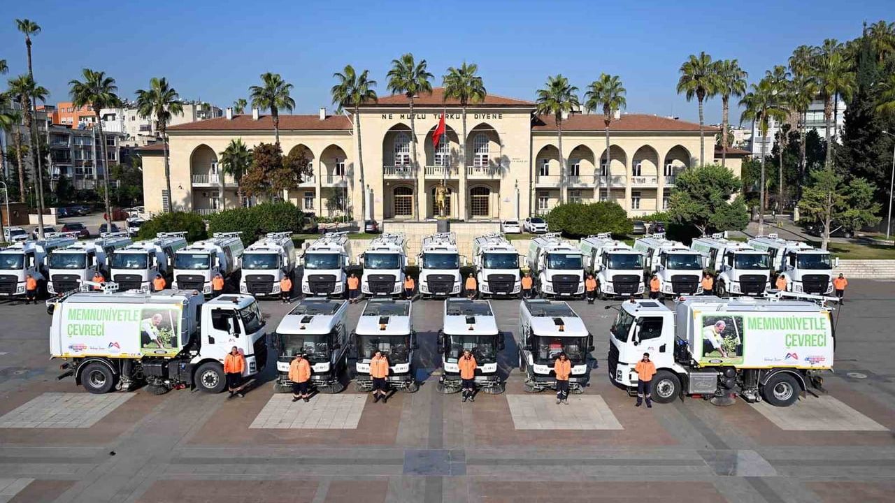 Mersin Büyükşehir Belediyesi temizlik filosuna 22 yeni yol süpürme aracı ekledi