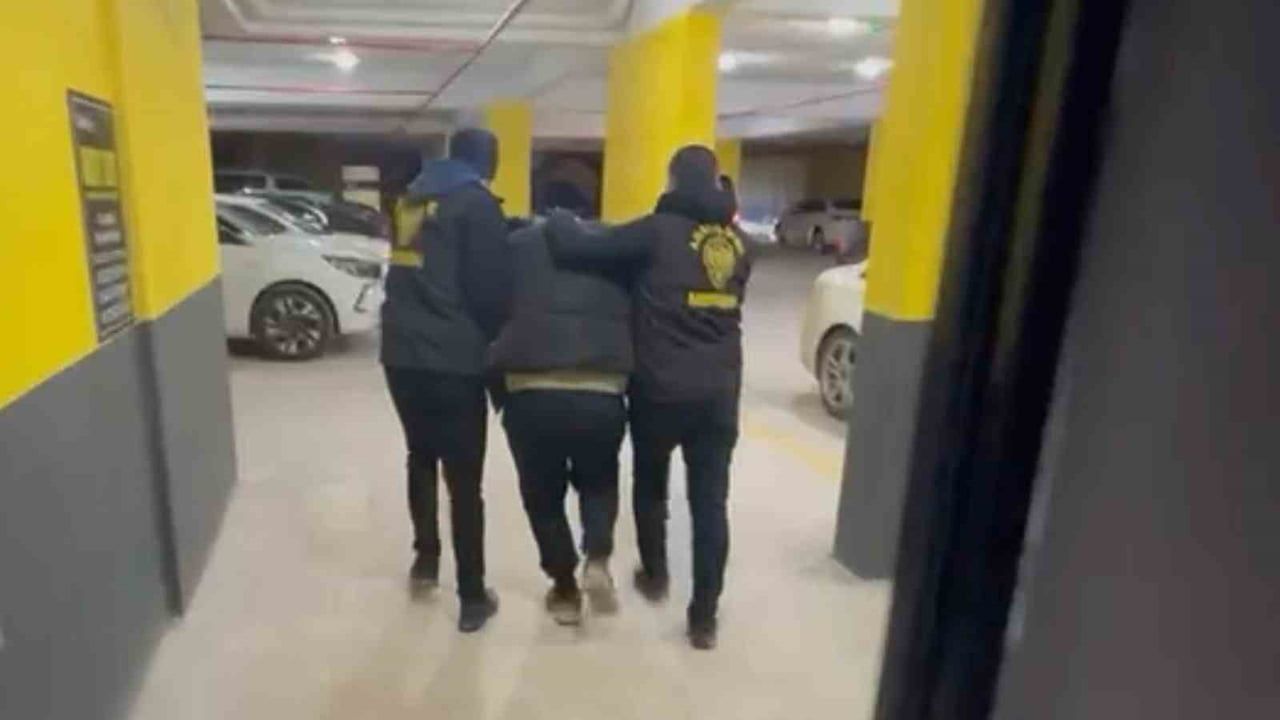 Mersin'de 98 yıl 11 ay 10 gün kesinleşmiş hapis cezasıyla aranan şahıs yakalandı