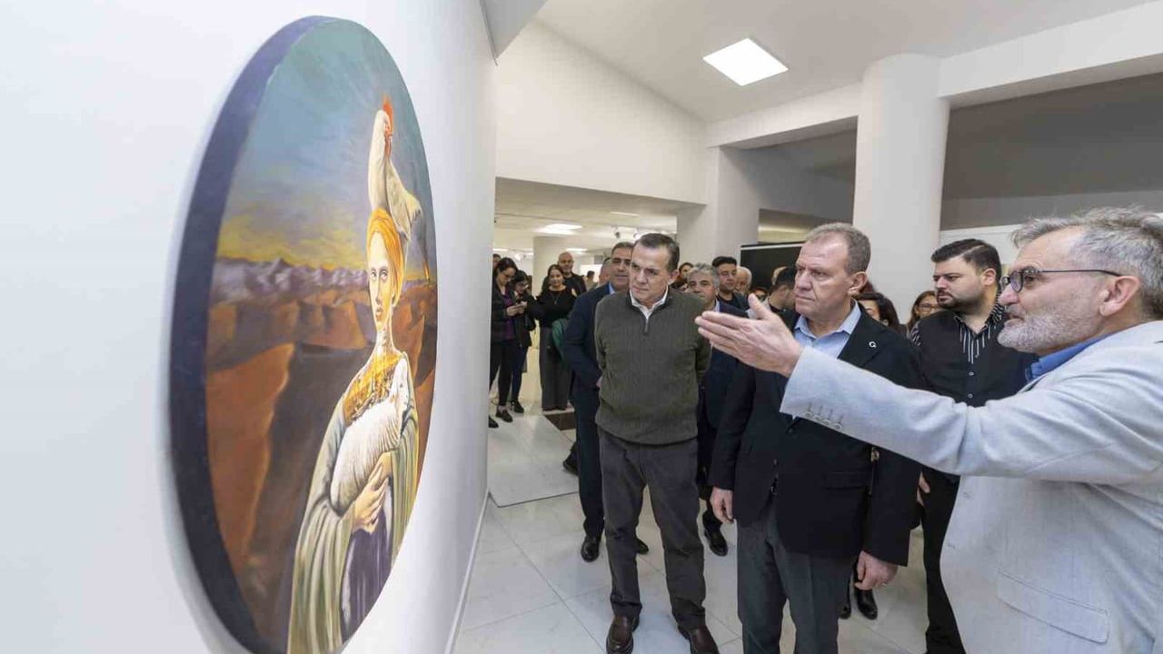 Mersin'de Cumhuriyet'in 102. Yılı Resim Yarışması Sergisi Açıldı — 47 Eser Sergileniyor