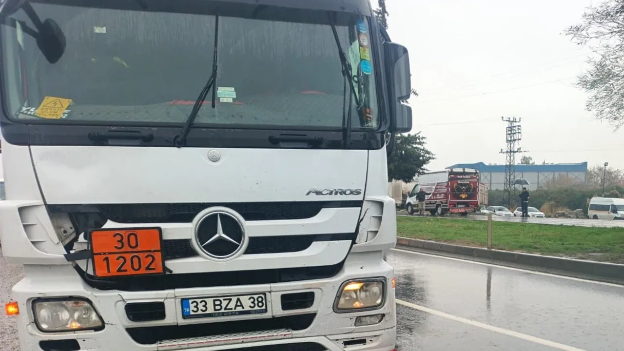 Mersin'de D-400'de tırın çarptığı yaya hayatını kaybetti