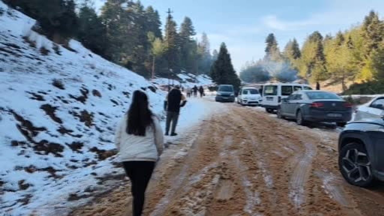 Mersin'de hafta sonu kar yağışı yaylaları doldurdu