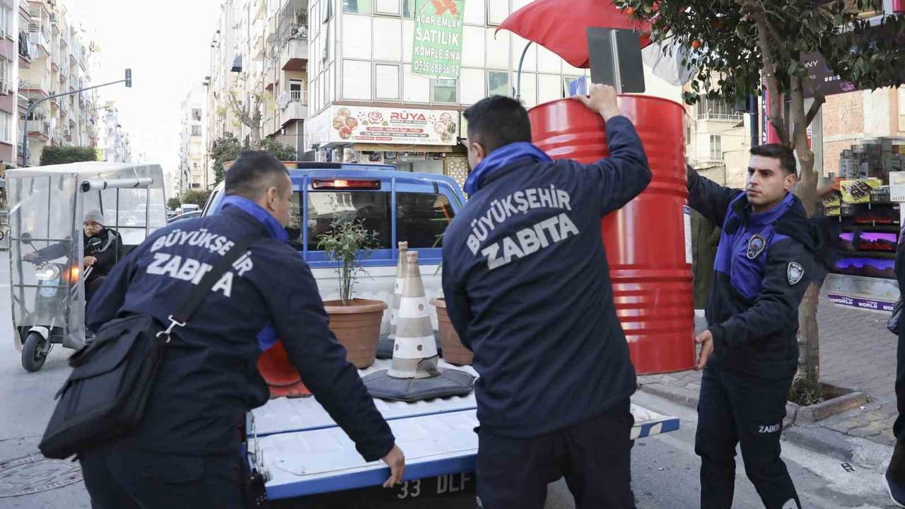 Mersin'de kaldırım işgali denetimleri sıklaştı: Zabıta ekipleri uyarıyor ve ceza uyguluyor