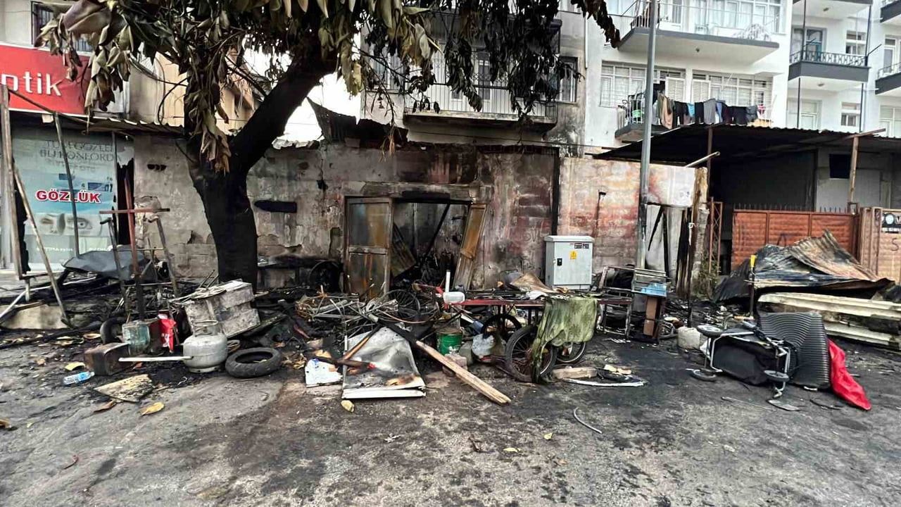 Mersin'de kundaklanan evde 58 yaşındaki Mehmet Y. ağır yaralandı