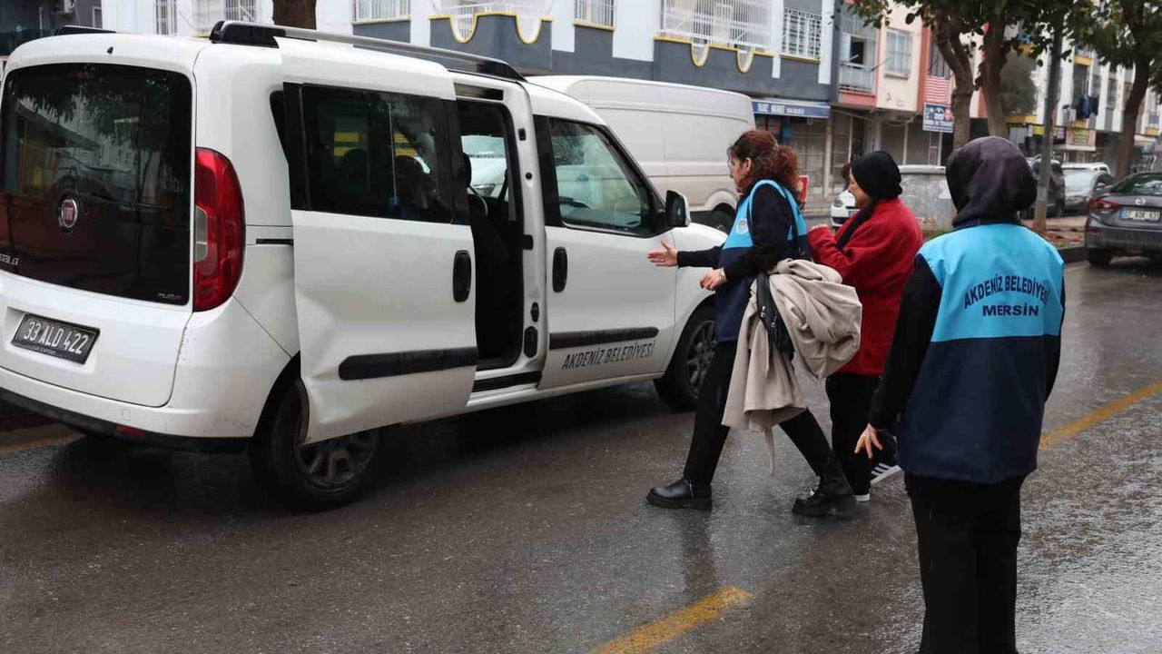 Mersin'de Onko-Büs: Akdeniz Belediyesi onkoloji hastalarının ulaşımını kolaylaştırıyor