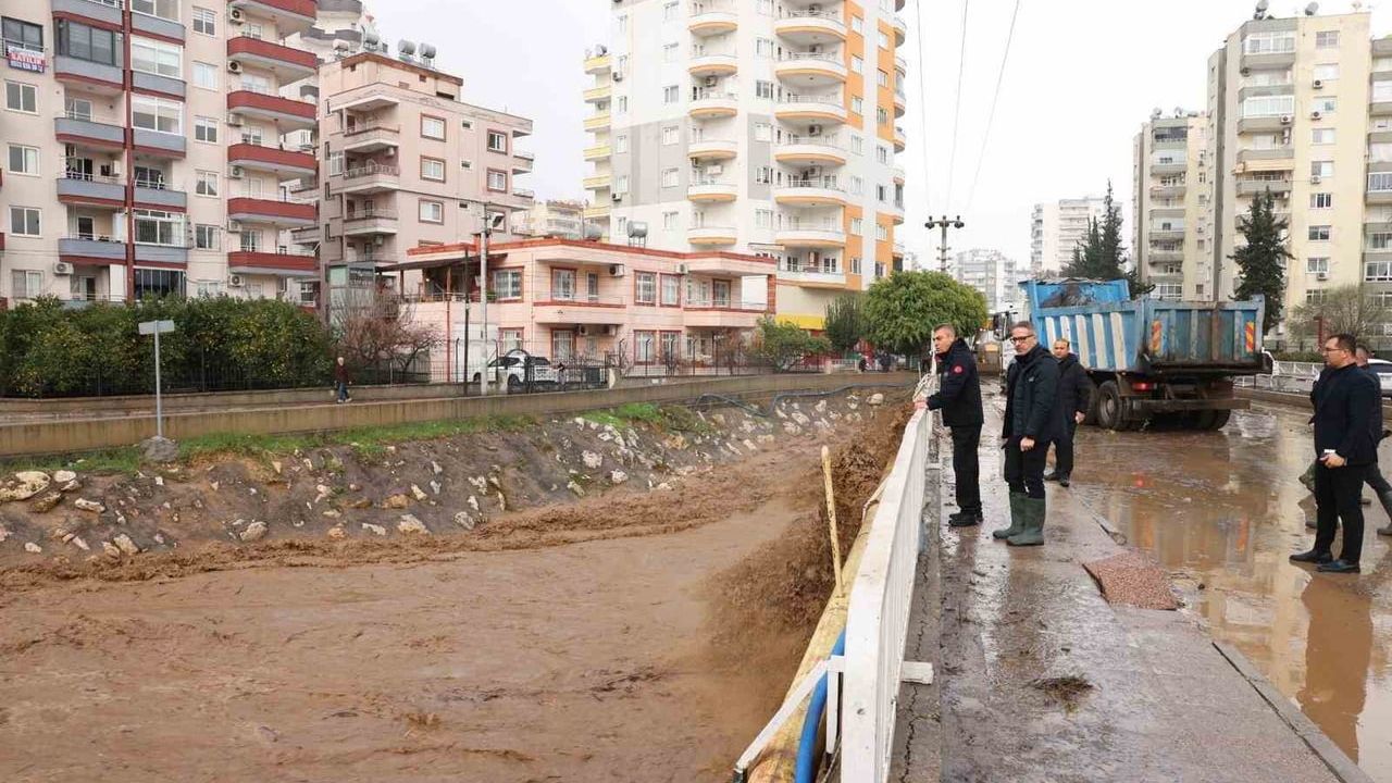 Mersin'de sel: 51 ev ve işyeri zarar gördü, 12 kişi kurtarıldı