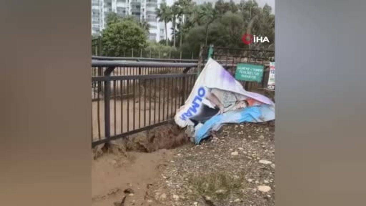 Mersin'de sel: 51 ev ve işyeri zarar gördü, 12 kişi kurtarıldı