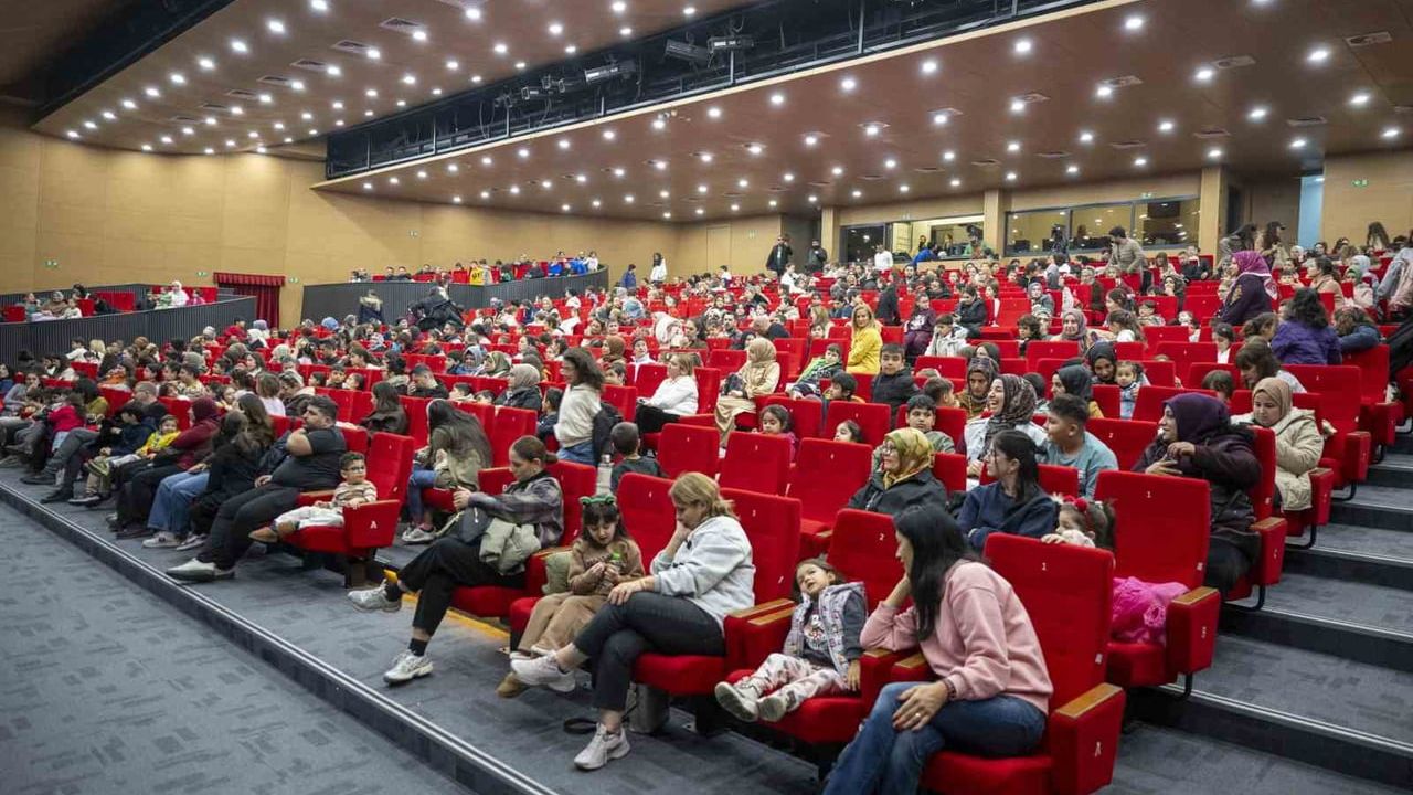 Mersin'de Yarıyıl Tiyatro Şenliği: Çocuklara 5 Gün Ücretsiz Oyunlar