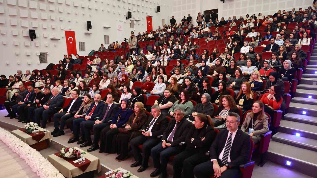 Mersin’de ‘Yeni Medya ve İletişim’ Tematik Kış Kampı başladı