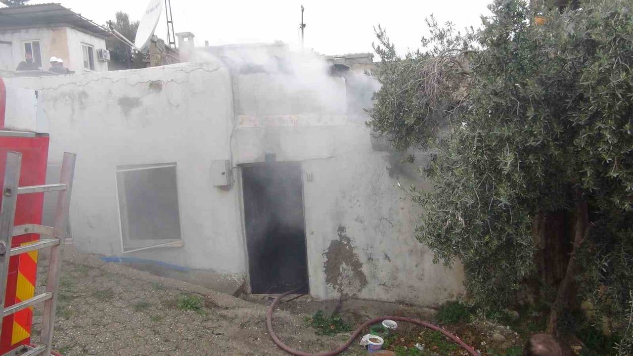 Mersin’in Silifke ilçesinde ev yangını: Konut kullanılamaz hale geldi