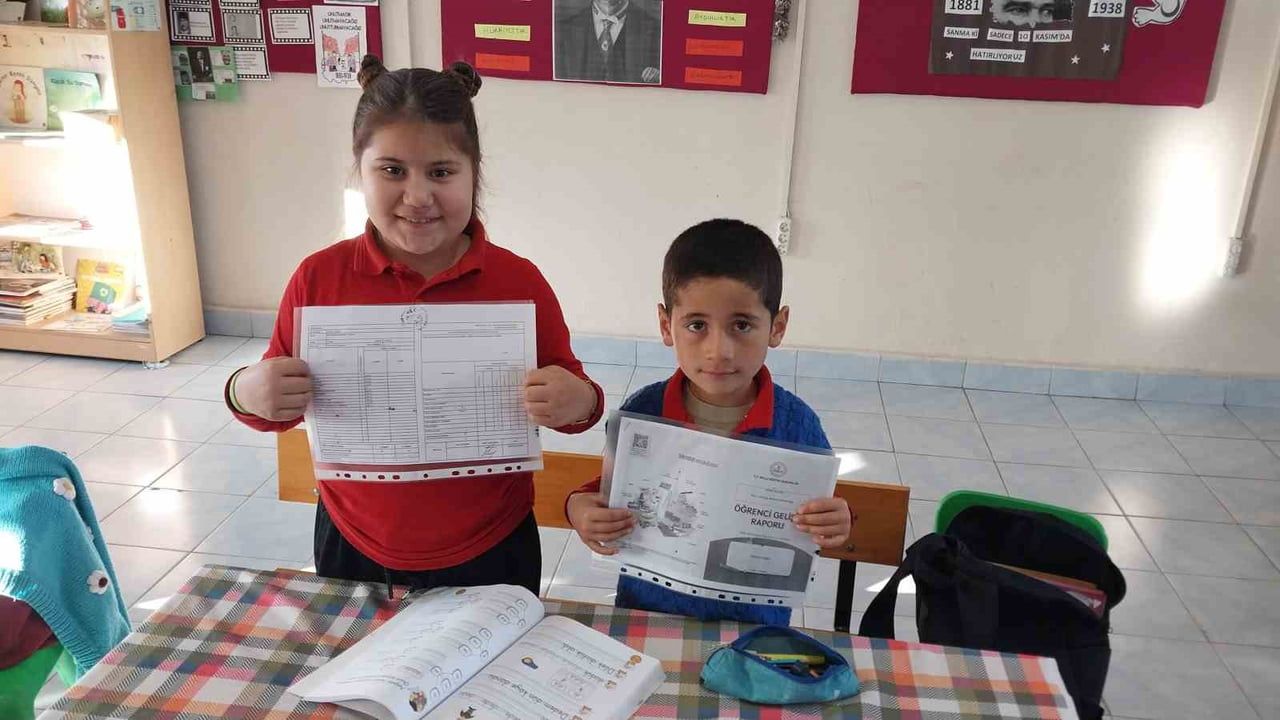 Mersin Mut'ta 2 öğrencili köy okulunda karne heyecanı