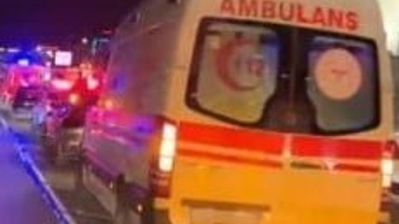 Merter D-100'de otomobil ile çarpışan motosiklet sürücüsü hayatını kaybetti