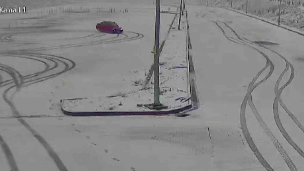 Merzifon'da karla kaplı sınav parkurunda drift: 2 sürücüye toplam 92.784 TL ceza, ehliyete el konuldu