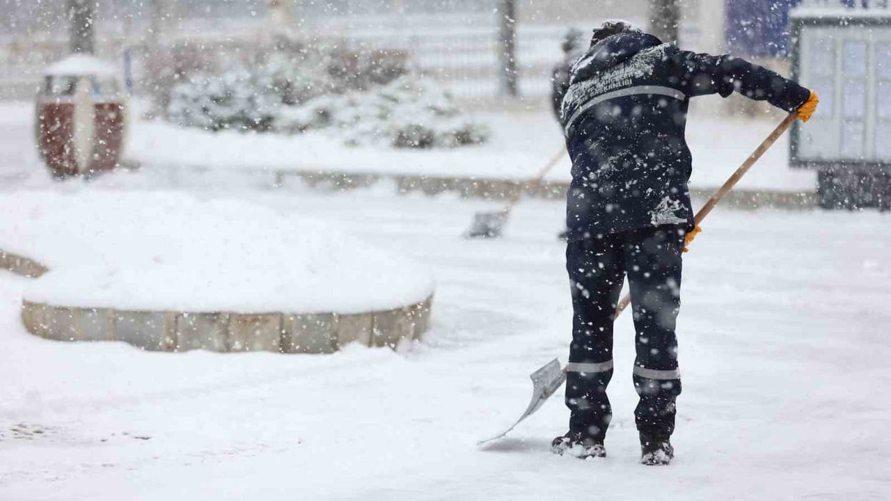 Meteoroloji 12. Bölge'den Uyarı: Erzurum ve Güney Kesimlerinde Kar, Çığ, Buzlanma ve Don Tehlikesi