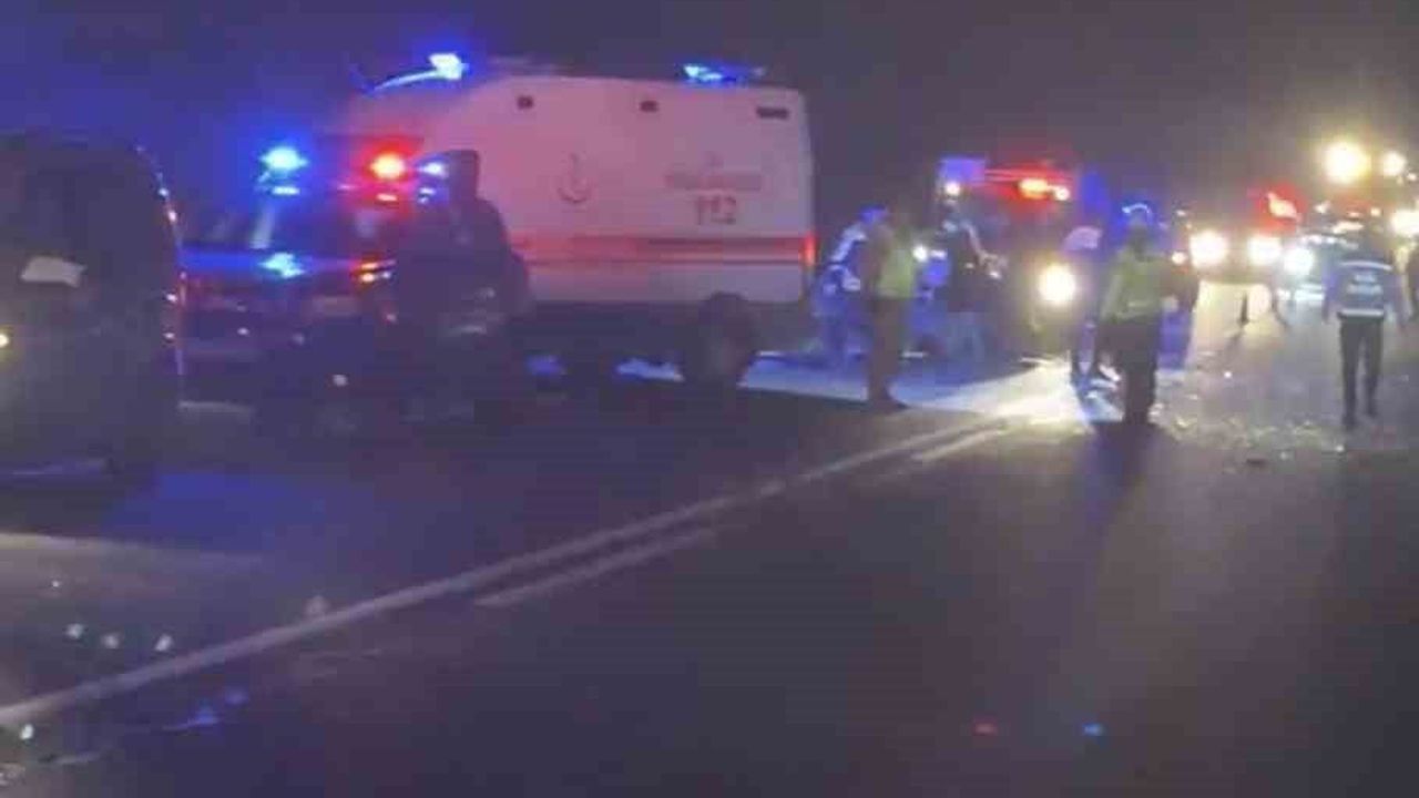 Midyat’ta otomobil ile hafif ticari araç çarpıştı: 3 ölü, 2 yaralı