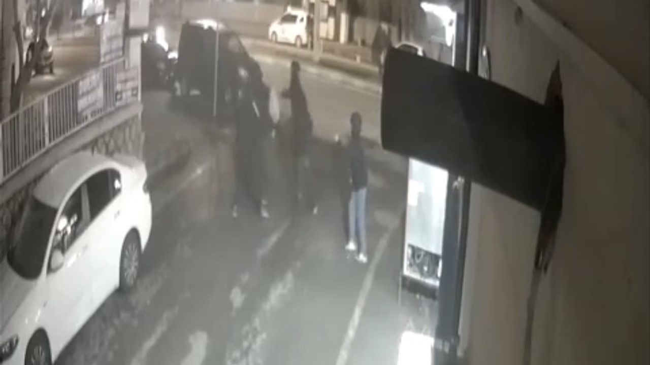 Midyat'ta silahlı kavga: 1 kişi bacağından yaralandı, olay kamerada