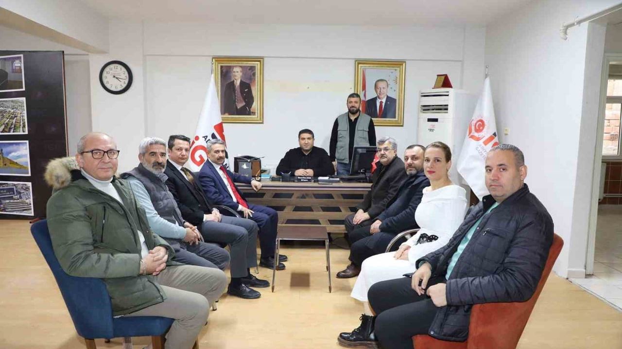 Milletvekili Mustafa Alkayış İGC'yi Ziyaret Etti: Yerel Basın ve Yeniden Yapılanma Görüşüldü