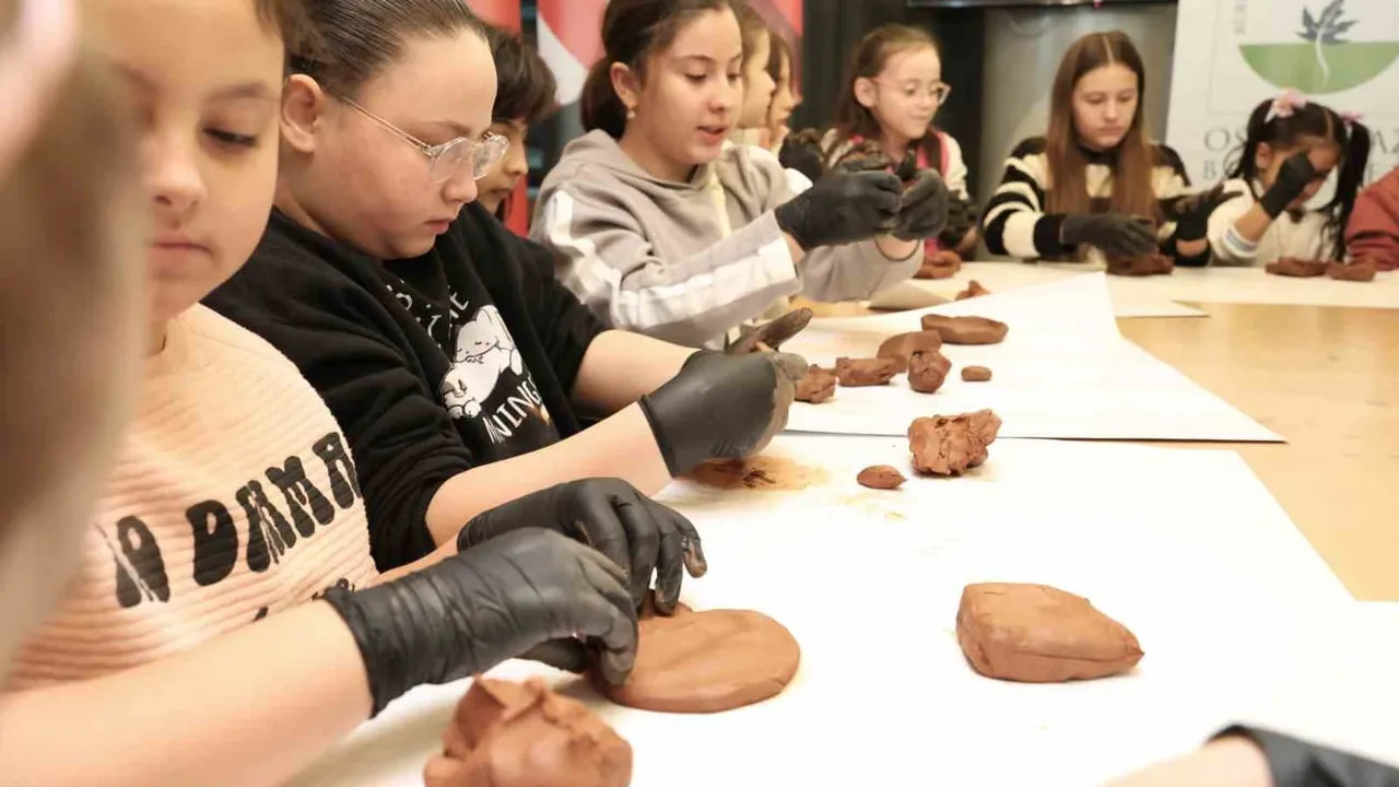 Minik arkeologlar Osmangazi'de: 'Minik Eller Arkeoloji Atölyesi' müze ve kazı deneyimi