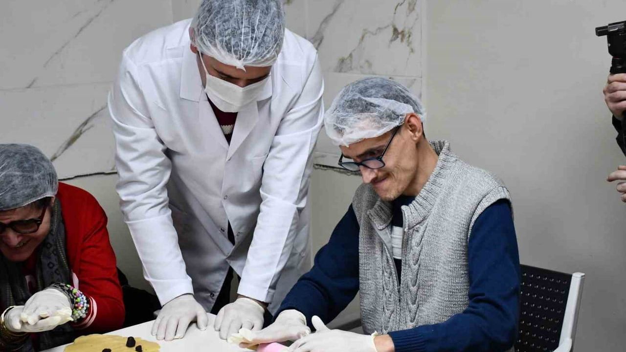 Mola Evi'nde özel öğrenciler mutfak atölyesinde börek ve kurabiye yaptı