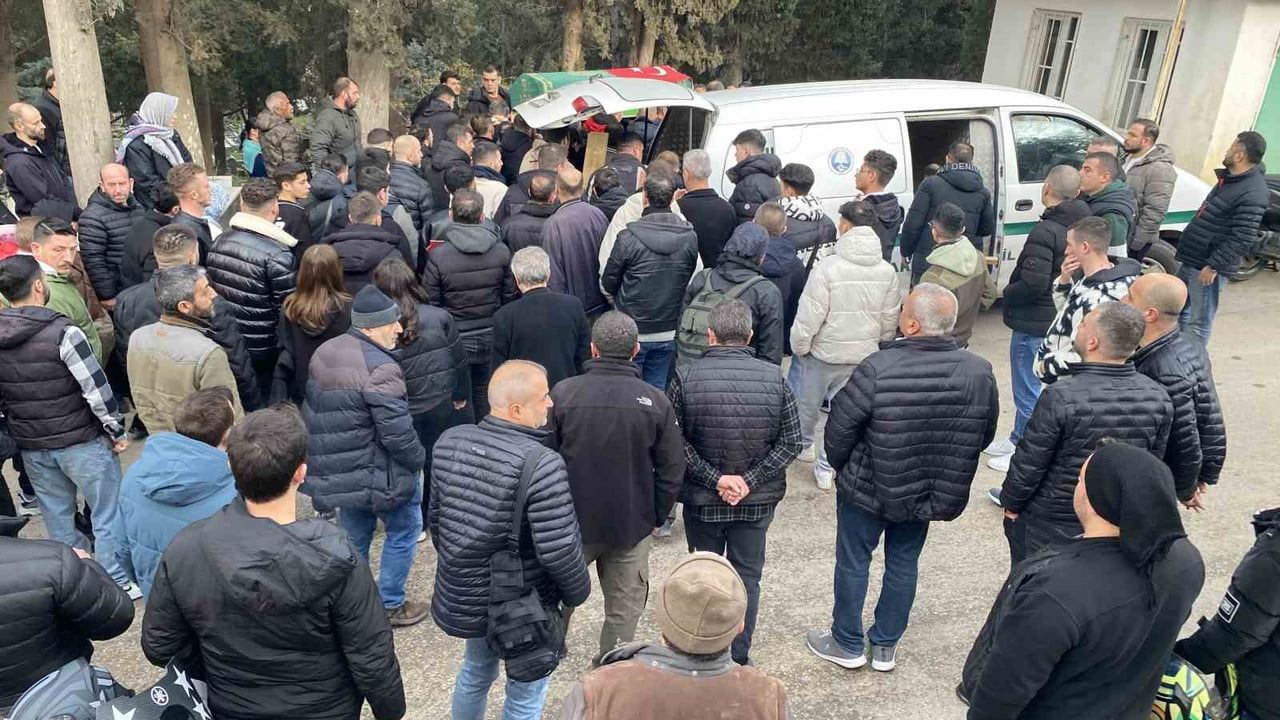 Mudanya'da babasını kurtarmaya çalışırken hayatını kaybeden 17 yaşındaki Efe Akpınar son yolculuğuna uğurlandı