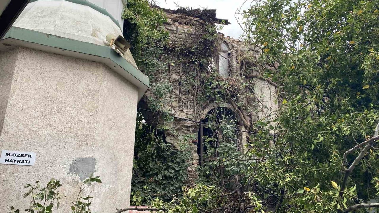 Mudanya'da Tarihi Aydınpınar Kilisesinin Bölümü Fırtınada Çöktü