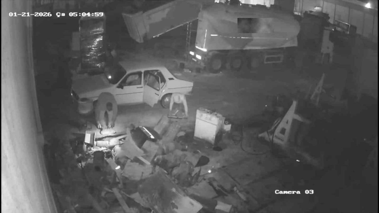 Muğla Bayır Sanayi Sitesi'nde hurdalık hırsızlığı güvenlik kamerasında