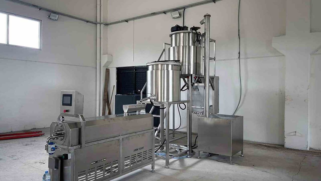 Muğla Büyükşehir’den arıcılara maliyet düşürücü destek: Fondan arı yemi makinası üretime sunuldu